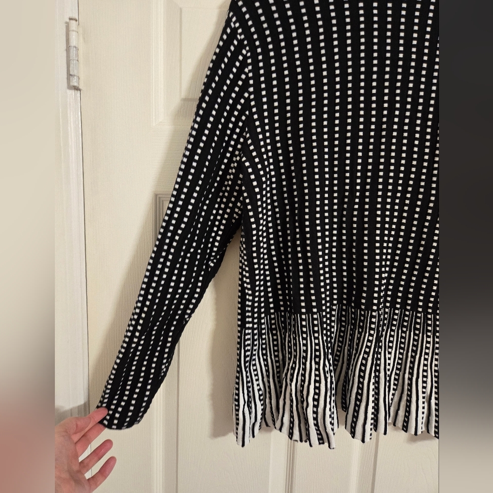 Cato black and white open front sweater size 18/20 W - Picture 3 of 10